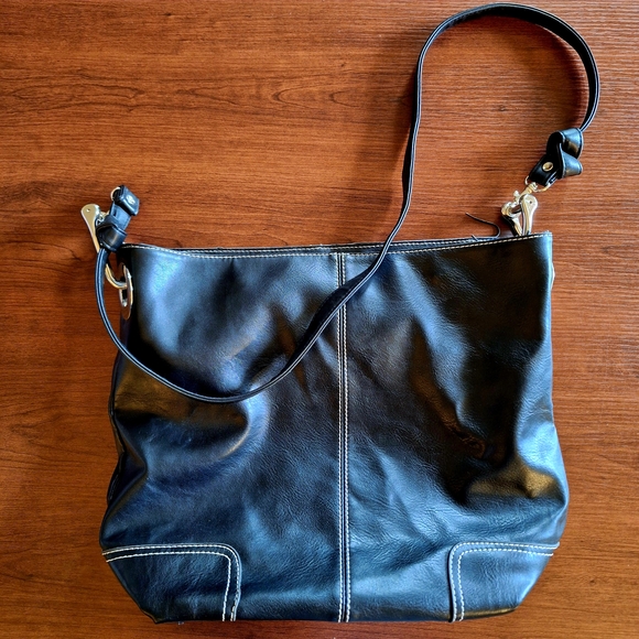 Tignanello Black Pebbled Leather Shoulder Bag Stitching Very Good Condition - Picture 1 of 7